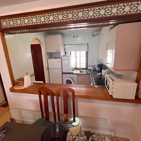 Beautiful 2 Beds-near Coast With Pool & Balcony