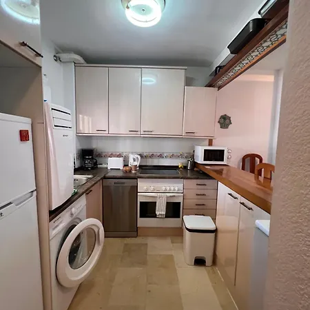 Beautiful 2 Beds-near Coast With Pool & Balcony *