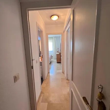 Apartment Beautiful 2 Beds-near Coast With Pool & Balcony *