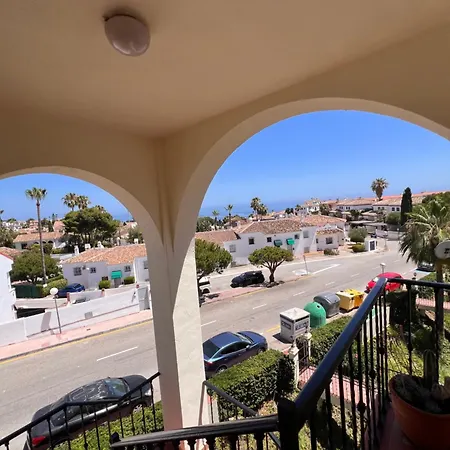 Beautiful 2 Beds-near Coast With Pool & Balcony *