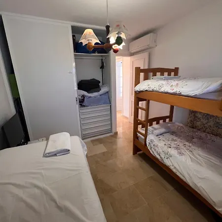 Beautiful 2 Beds-near Coast With Pool & Balcony