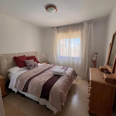 Beautiful 2 Beds-near Coast With Pool & Balcony *