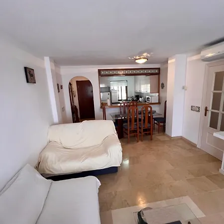 Apartamento Beautiful 2 Beds-near Coast With Pool & Balcony