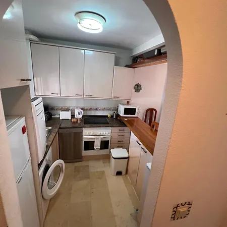 Beautiful 2 Beds-near Coast With Pool & Balcony 公寓 米哈斯