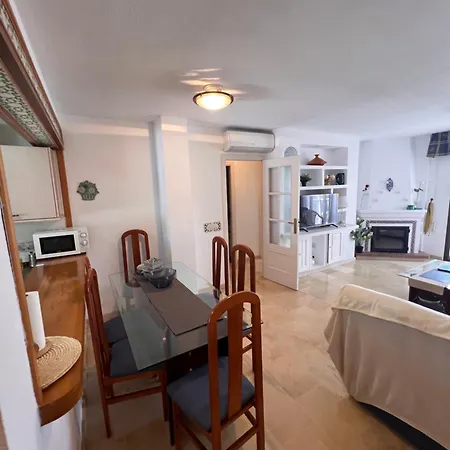 Beautiful 2 Beds-near Coast With Pool & Balcony Apartamento *