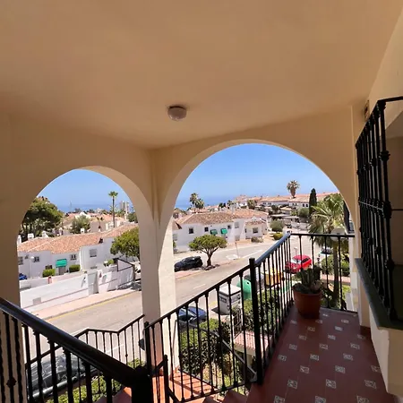 Beautiful 2 Beds-near Coast With Pool & Balcony Apartamento