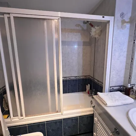 Beautiful 2 Beds-near Coast With Pool & Balcony 公寓 米哈斯