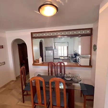Apartamento Beautiful 2 Beds-near Coast With Pool & Balcony