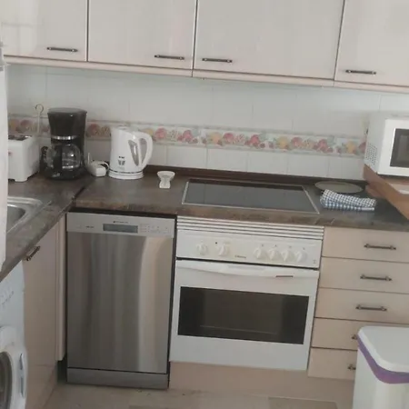 Beautiful 2 Beds-near Coast With Pool & Balcony 米哈斯