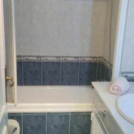Beautiful 2 Beds-near Coast With Pool & Balcony * 米哈斯